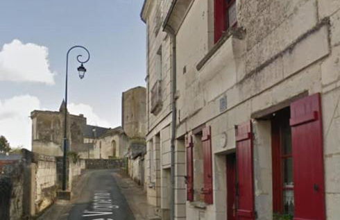 La Maison du Donjon - Gites de 8 personnes, parking privé avec jardin terrasse - Foto 1