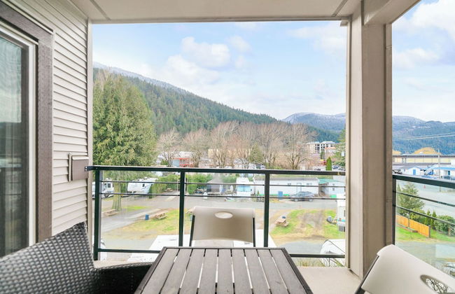 Elevated Escapes 2BR Suite Overlooking Lake - Foto 24