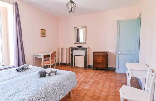 La Breteche-Le château et les dépendances - Photo 11