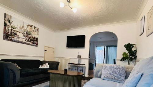 Olive, 3Bedrooms,1 extra Rm, Sleeps 9 with Garden, Free Parking in Grays, Lakeside, London - Foto 4