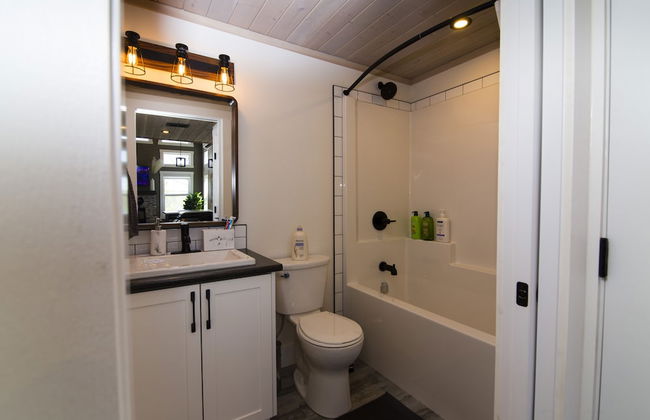 Luxury Loft Cottage In Manitou Beach - Photo 16