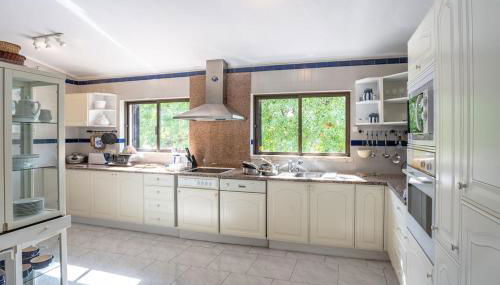 Joana Stunning Villa IS A 10 MIN Walk TO THE BEA - Foto 3