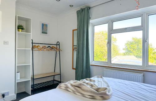 Modern Family Home near Reculver - Sleeps 8 - Pets Friendly! - Photo 13