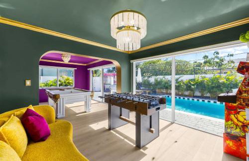 5 Min to Beach - Heated Pool Hot Tub 85 TV's BBQ Games - Foto 3