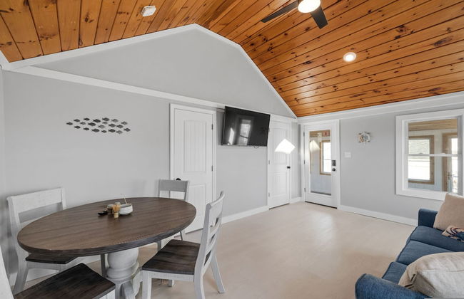 Modern Cottage Perfect For Winter Rental - Photo 3