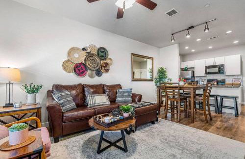 Spacious 2-Story, Pet&Fam Friendly, WFH, Gym&Pool - Foto 52