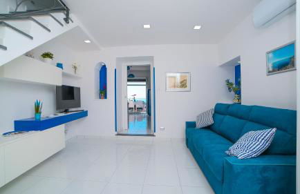 Admiring Amalfi - Photo 19