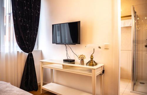 Elegant Hvar town villa with pool - Photo 54