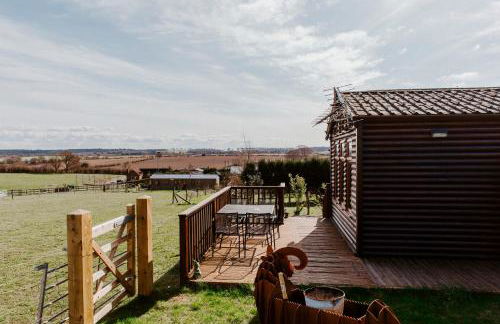 FAIRVIEW FARM Holiday Accommodation 14 Luxury Lodges, Cabins, Dog Friendly, Suitable for Couples, Families and Groups, Wedding Guests , Corporate events, Sleeps 2-65 guests in Ravenshead, Nottingham near Sherwood Forest, set in 88 acres - Photo 61