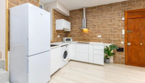 Cuatro Caminos Apartment - Photo 2, stove