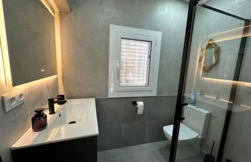 Preciosa casa con piscina desbordante y vistas al mar - Foto 29