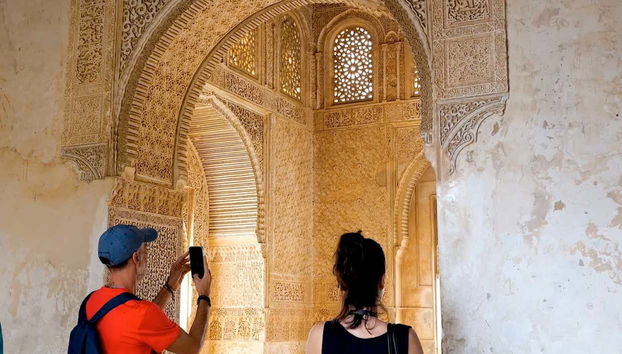 Visita guiada por la Alhambra y los Palacios Nazaríes + Granada City Pass - Foto 2