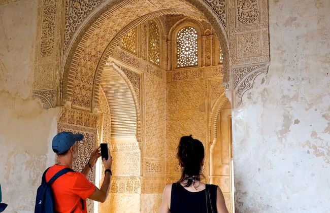 Visita guiada por la Alhambra y los Palacios Nazaríes + Granada City Pass - Foto 2