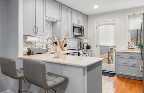 Modern 4BR Getaway 3 Min to OldTown Walk to Metro - Foto 12