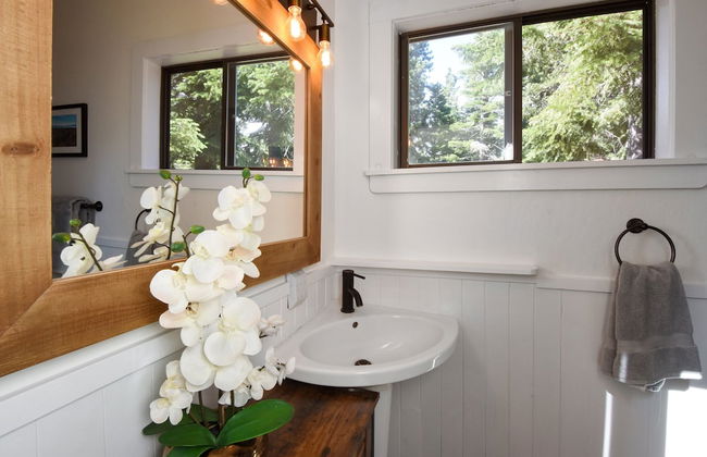 Snowshoe Cabin 3 Decks, BBQ & Hot Tub! - Foto 15