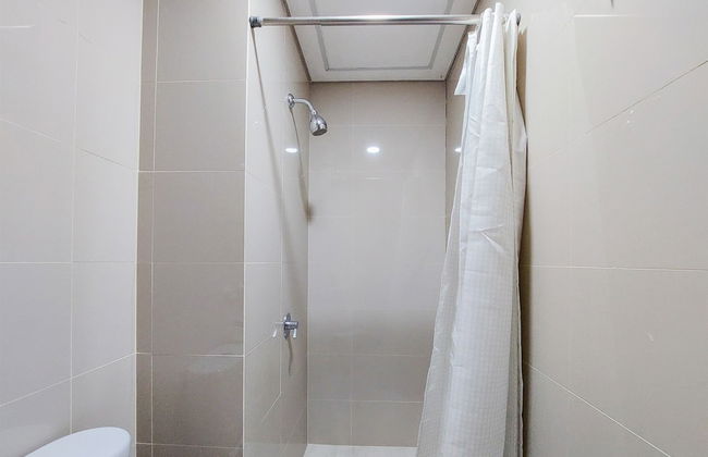 Fancy And Comfy Studio At B Residence Apartment - Photo 8