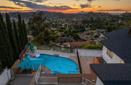 Entire Private Home with 4 Bedrooms 2 Bathrooms, Pool, View, 4 Parking, King Bed, Big Yard, Available Now - Foto 61