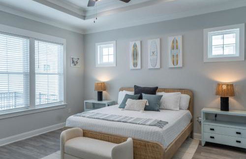 ~Spacious home near beach w/ game room and community pool~ - Photo 18