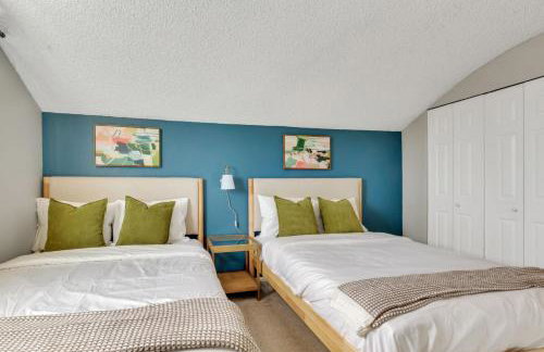 Chic Family Retreat with Game Room backyard with fire pit and minutes to Downtown! - Photo 32