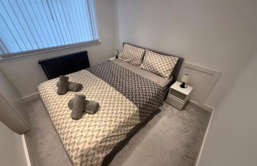 Luxury 4 Bedroom House in Harrow with Free Parking - Foto 25
