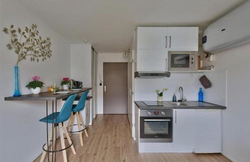 "Monplaisir", parking, canapé-lit neuf confortable, idéal voyages d'affaires et tourisme, proximité commerces, gare, Université Lyon 3 , Tram T2, T4 et C25 - Photo 14