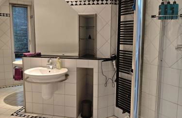 Ferienhaus Wintergarten für 8 Gäste und 2 Hunde in der Eifel mit toller Aussicht, Kamin und Garten - Foto 26