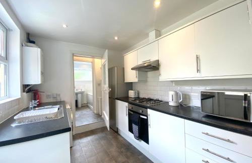 Rushden - Spacious House and Garden, Free Parking, TV, Sleeps 8 Guests - Foto 7