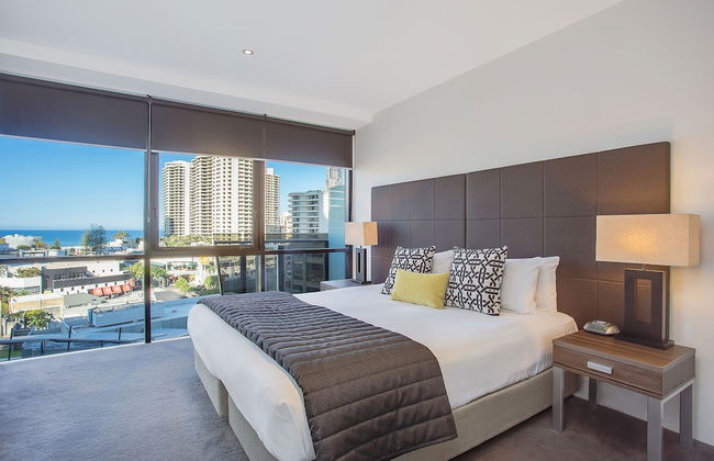 Mantra Circle on Cavill - Photo 5