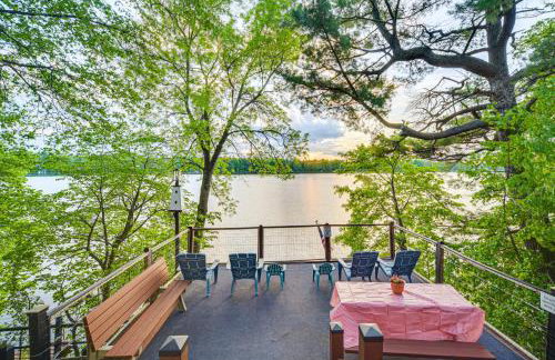 Lakefront Family Retreat with Private Dock! - Foto 27