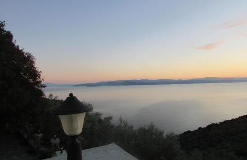 Το Σπιτι με την Σπηλιά - Foto 24