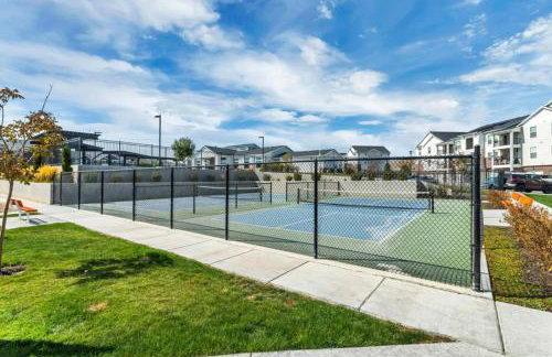 NEW 4-bed 4-bath Stylish House with Mountain View and 2 garages - Foto 32