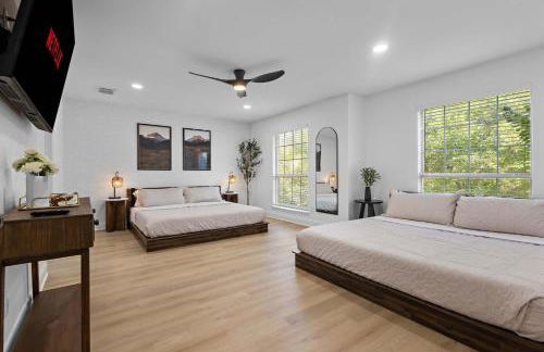 Heated Pool & Spa Mini Golf Bowling Game Room perfect for family - Photo 28