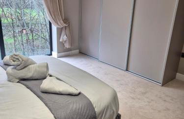 #23 Lux stylish 2 bed 2 bath with balcony NEC n12 - Sleeps 4 - "Perfect for contractors and Families - Free Parking" - Foto 20