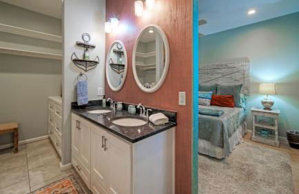 Waterfront, Shared Boat Dock & Pool w/ Views Ariels Grotto by Avantstay - Foto 46