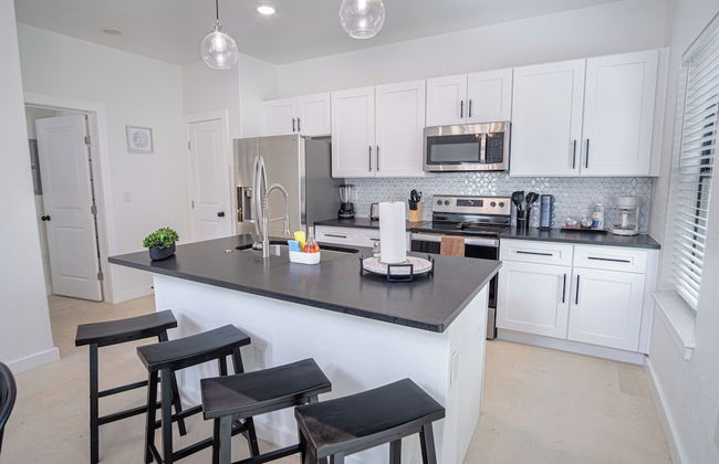 Elevate Your Stay at 3br/2.5ba Downtown Gem! - Foto 8