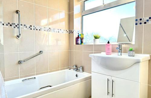 3-Bedroom spacious House, Private garden, Prime location, WiFi, Netflix - Foto 11