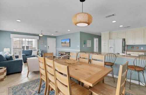 3BR Condo Gulf Views with Pool, Boat Launch and Dock - Photo 5
