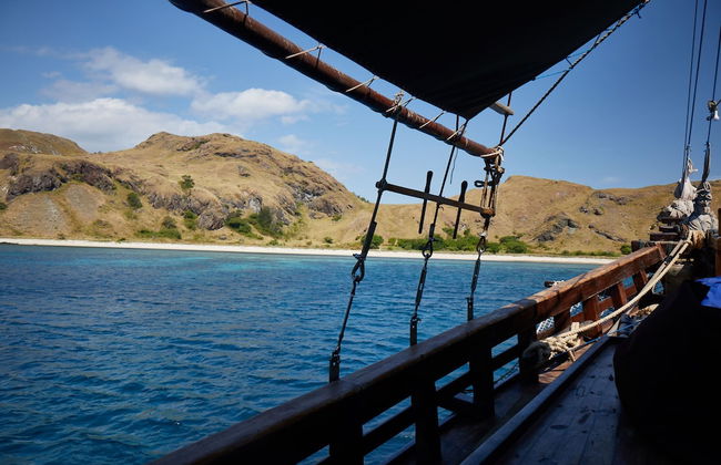 Komodo Pirate Boat - Phinisi Liveaboard - Foto 25