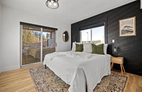 Fireside Haven - Hot Tub & Downtown Walkable - Foto 14