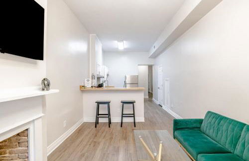 Newly Renovated Downtown Apartment in the Historic District, Quiet Street! - Photo 16