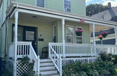 Boston Studio Apartment with Parking, next to Train or Buses, good Neighborhood - Foto 19