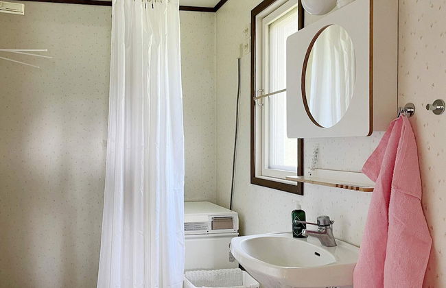 4 Person Holiday Home in Hallstavik - Foto 6