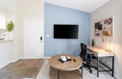 Landing Stunning 2BD Tennis Court Gym - Photo 32