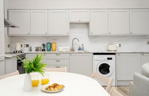 Central L1 Stay, Close to all Attractions, Parking Nearby - Foto 50