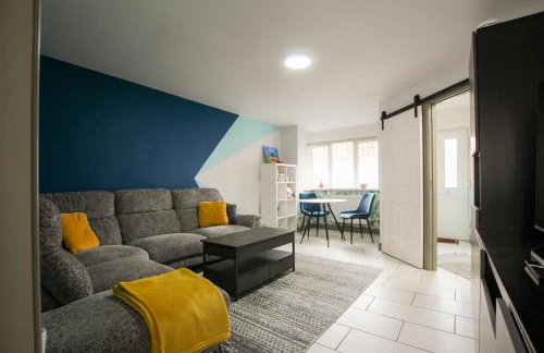 Modern 3-Bedroom Home in Quiet Cul-de-Sac w Parking by Rework Accommodation - Foto 1