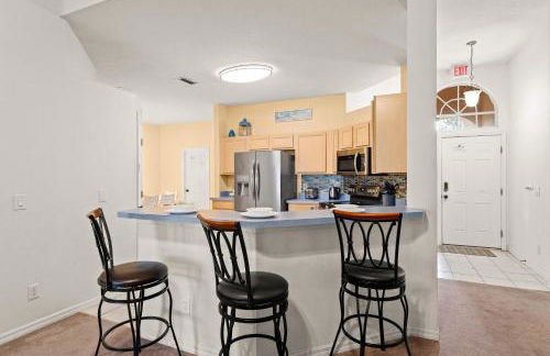 Poolside At Calabay - Home for 9 with Game Room - Foto 9