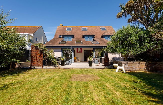 Gorgeous Home for 12 - Walk to Beach - Sea View - Photo 62