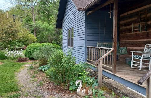 Restored1850s log cabin, with gazebo and gardens! 1 mile to downtown Weaverville - Foto 52