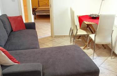 Detached house with a lovely yard 5' walk from Metro Station Agios Dimitrios and METRO MALL - Foto 4