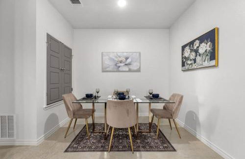 NEW 1 Story Townhome 6 BDs 5 Mile Baylor Scott & White Fenced Backyard - Professionally Managed by Stay Albatross - Foto 4